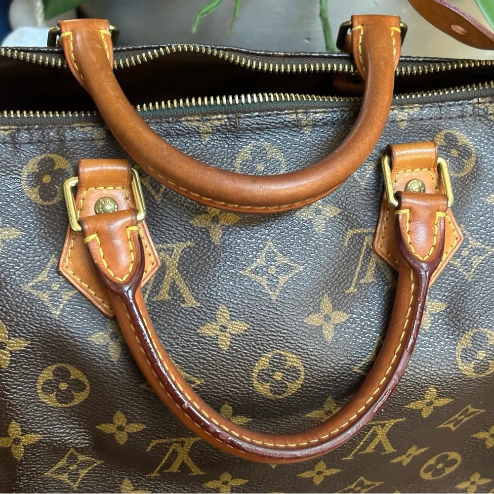 Louis Vuitton Speedy 30 in great condition. Clean inside; minimal wear to handle - Picture 2 of 5